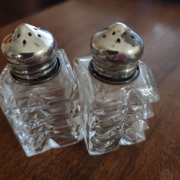 Rogers Sterling & Glass Nestling Salt Pepper Shaker Set 3.5" back to back - Picture 6 of 11